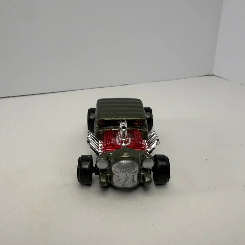 Maisto Knuckle Dragger Hot Rod Diecast Car Metallic Green Red Engine 11414